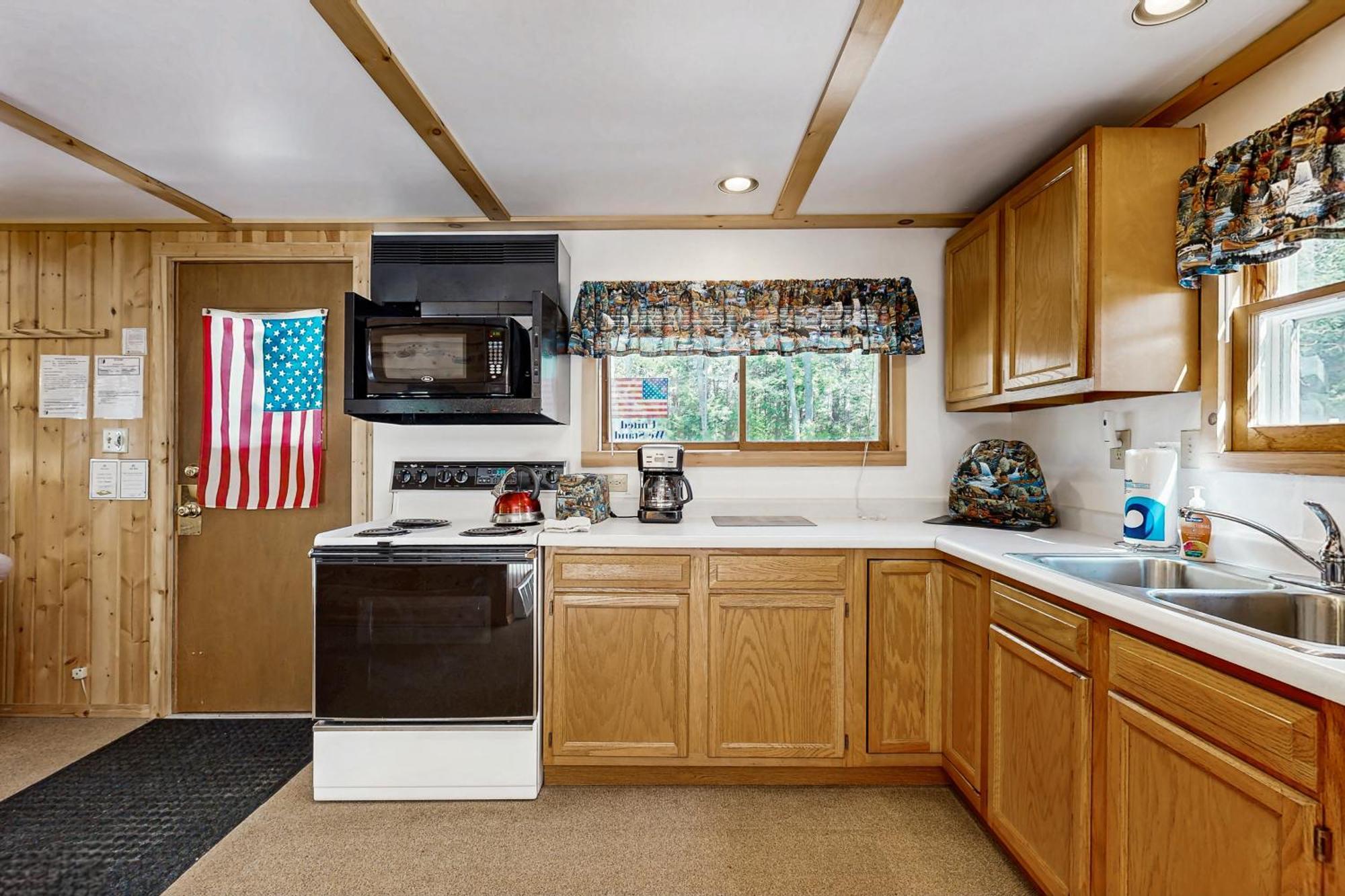 Quaint Lake Escape Eagle River Exterior photo